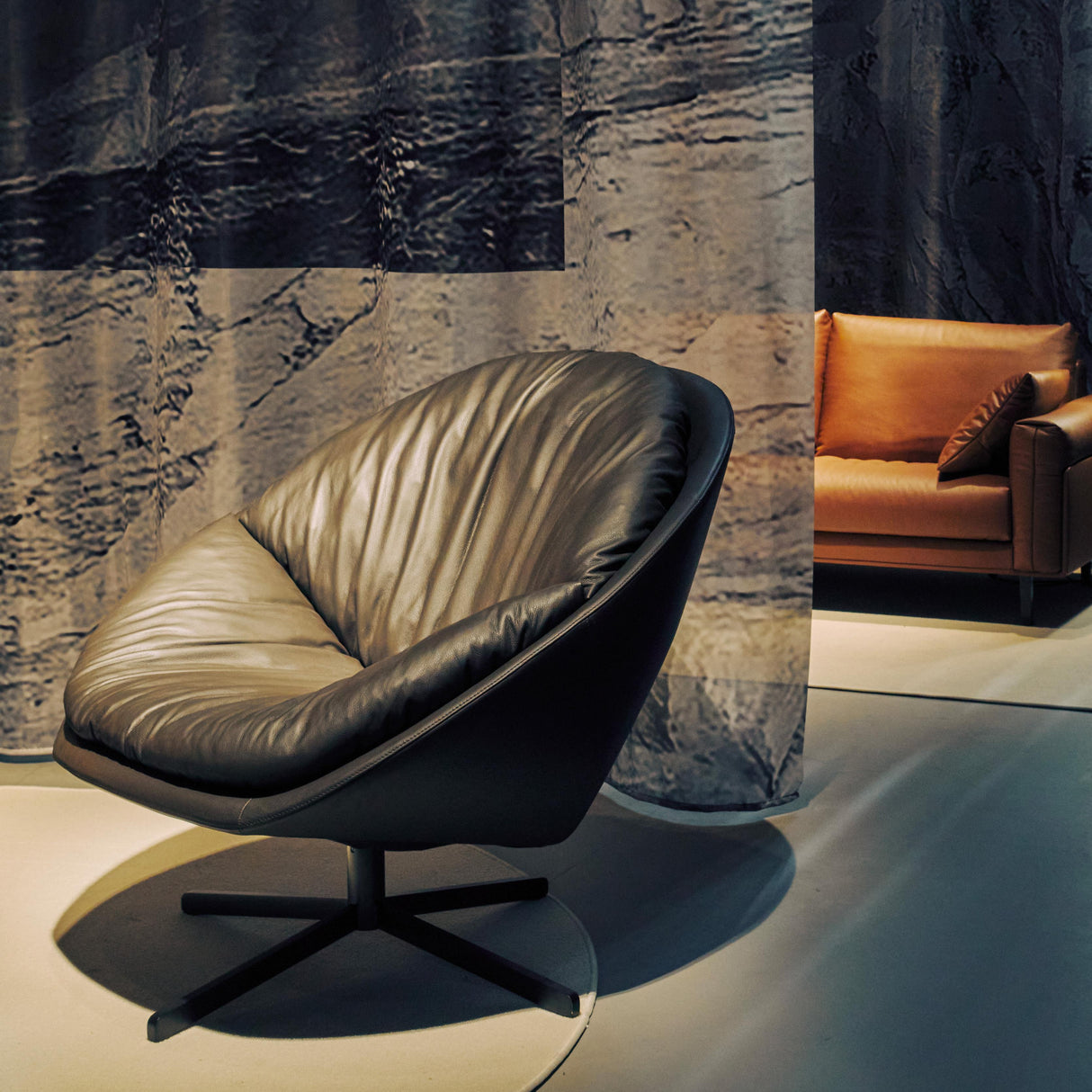 Float Swivel Lounge Chair