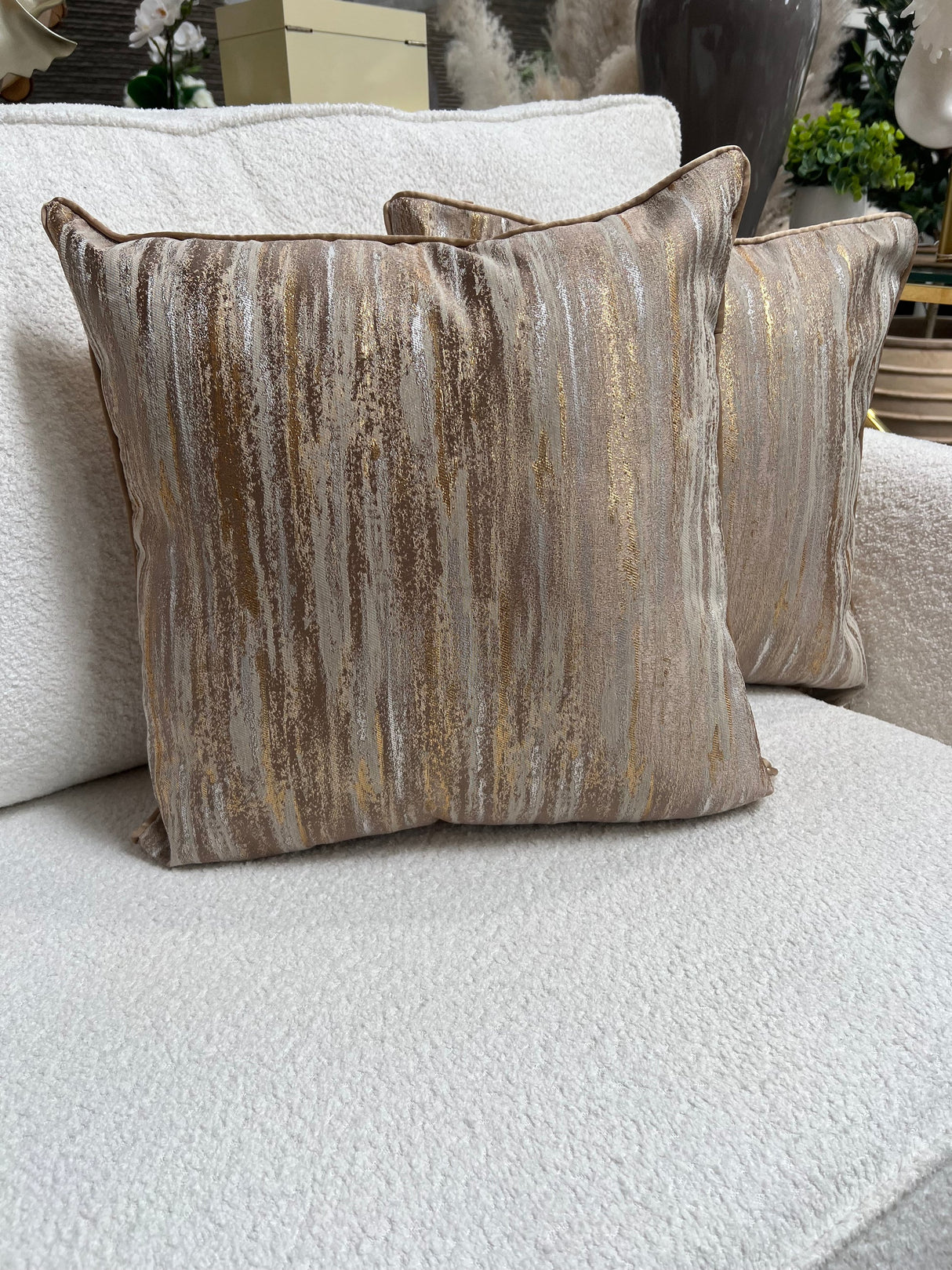 Shiner Cushion