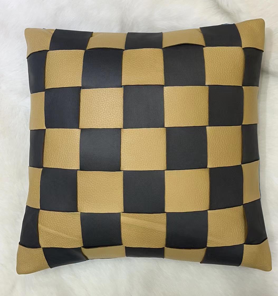 Cubo Cushion