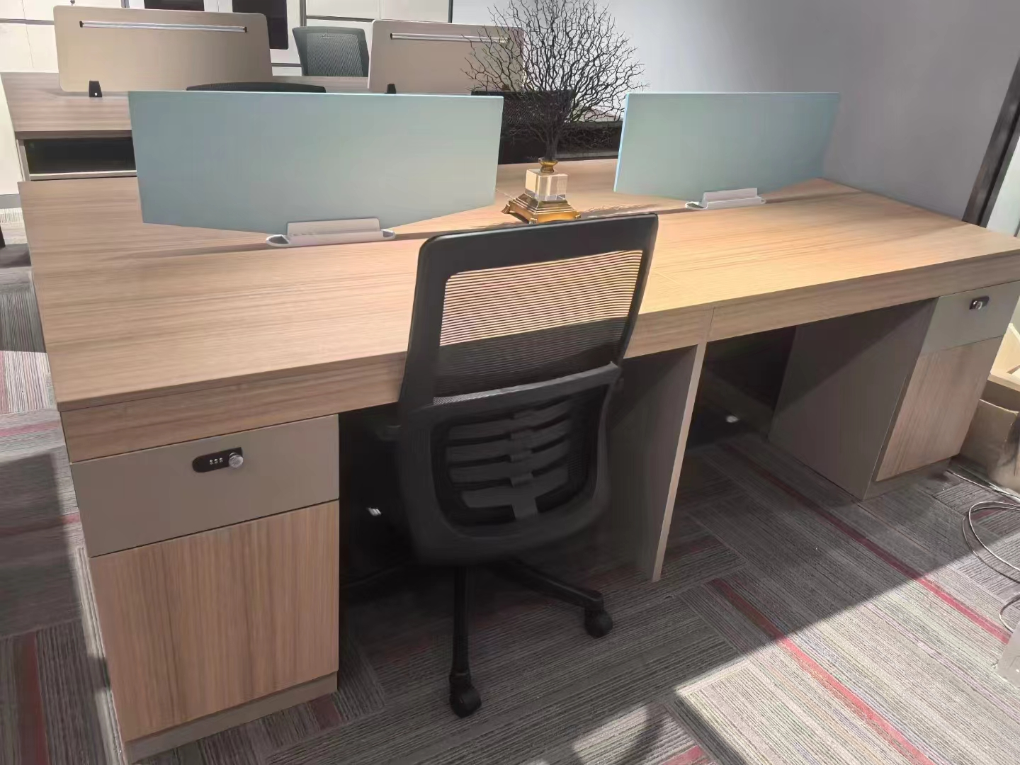 Slake 4-Person Workstation 4x8 ft | Office Desk for Teams | Meeshan ...
